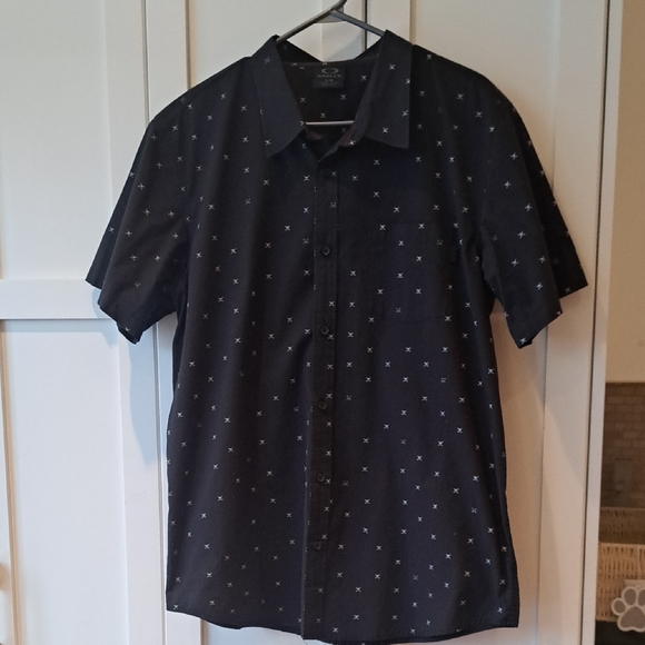 Oakley Other - Oakley Men's Casual Black Pattern Shirt